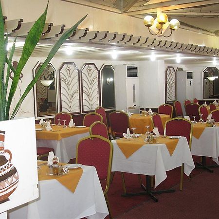 Gaweye Hotel Niamey Ngoại thất bức ảnh