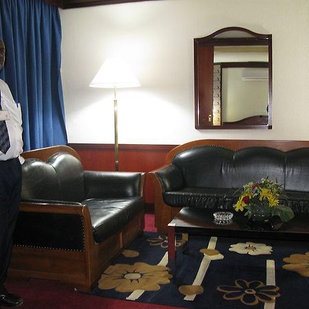 Gaweye Hotel Niamey Ngoại thất bức ảnh