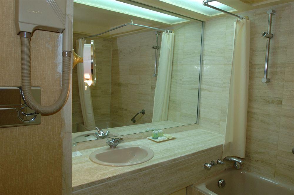 Gaweye Hotel Niamey Ngoại thất bức ảnh