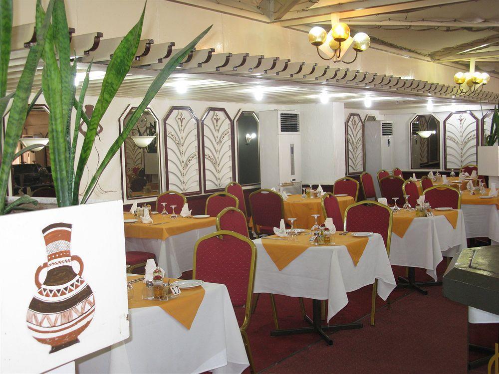 Gaweye Hotel Niamey Ngoại thất bức ảnh