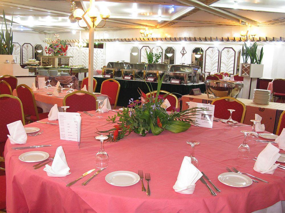 Gaweye Hotel Niamey Ngoại thất bức ảnh