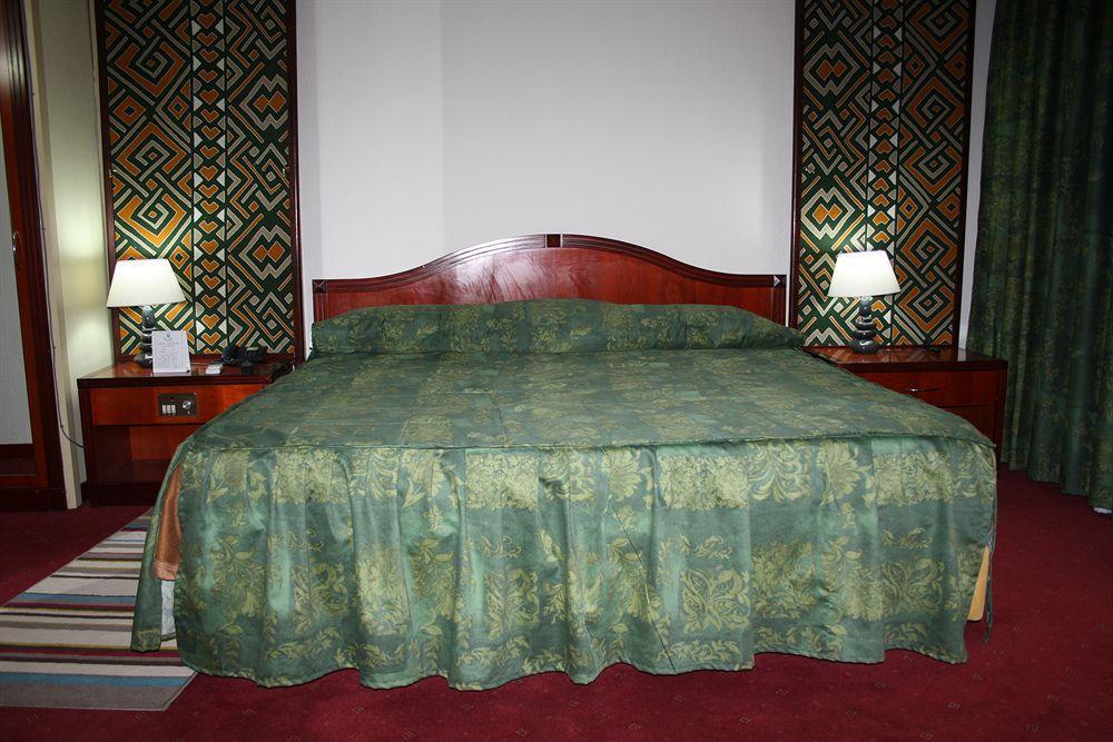 Gaweye Hotel Niamey Ngoại thất bức ảnh